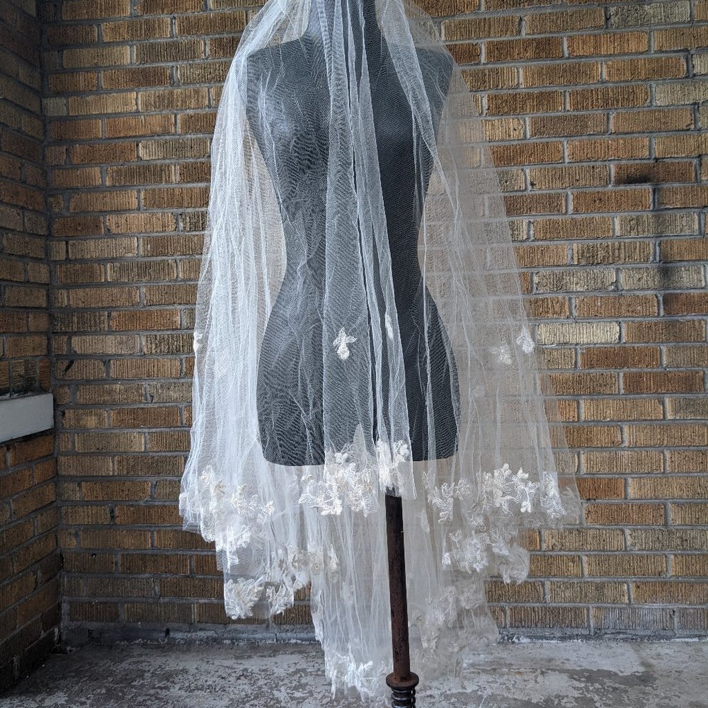 David's Bridal Tiered Cutout Lace Edge Mid-Length Veil with Sequins